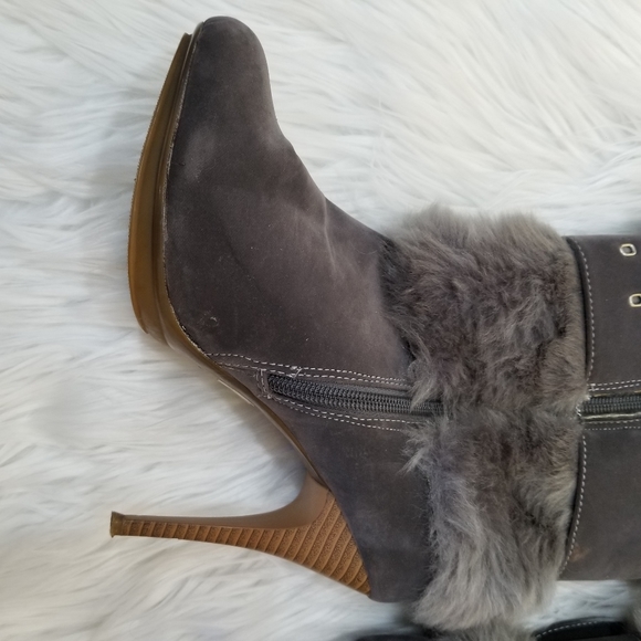 SELINA Gray Heeled Ankle Boots SIZE 9, Zip closure on the side. - Picture 9 of 16